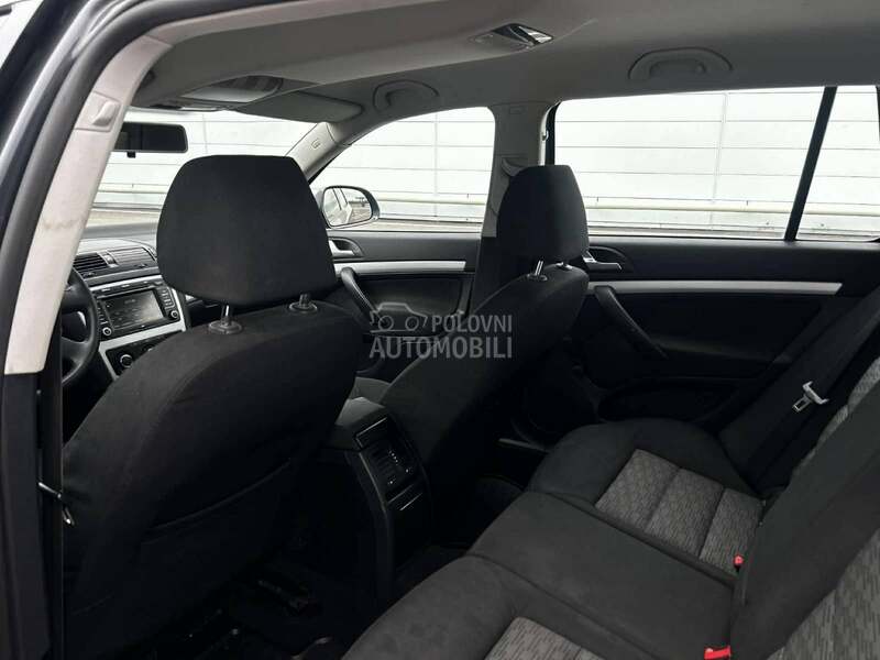 Škoda Octavia -  kompletan auto u delovima