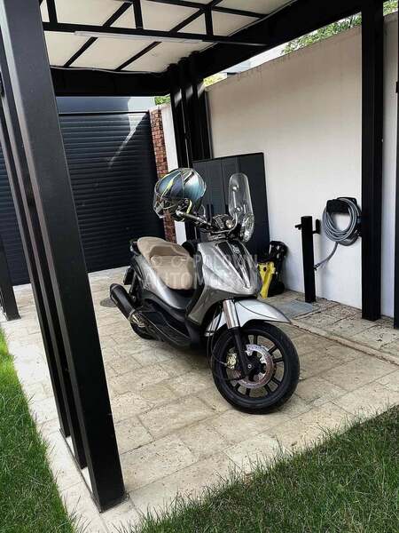 Piaggio Beverly Cruiser 500