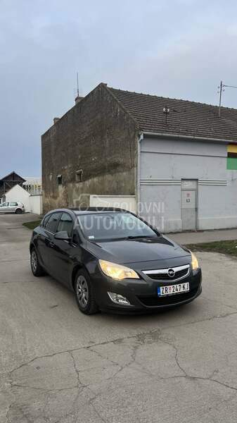Opel Astra J 