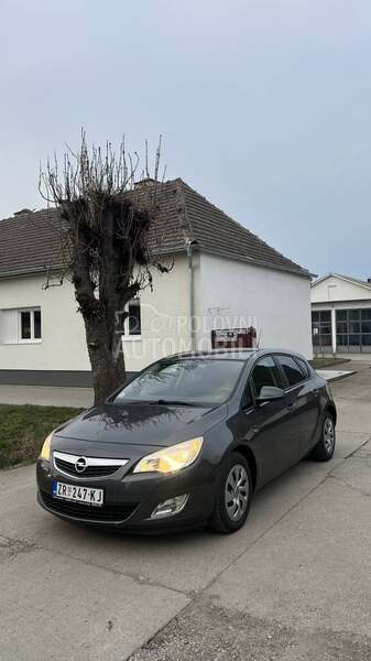 Opel Astra J 