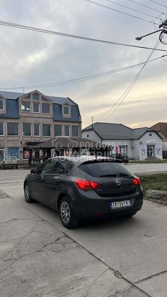 Opel Astra J 