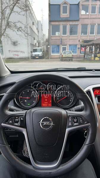 Opel Astra J 