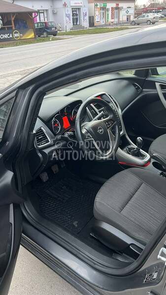 Opel Astra J 