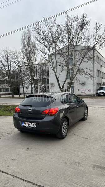 Opel Astra J 