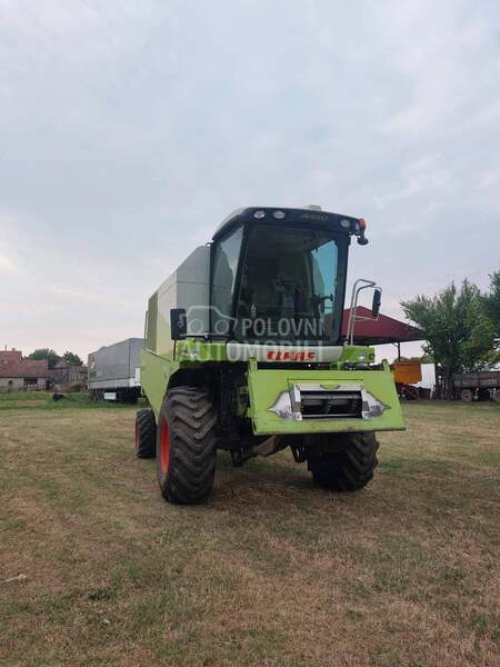 Claas Avero 240