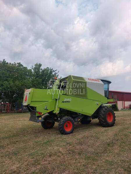 Claas Avero 240