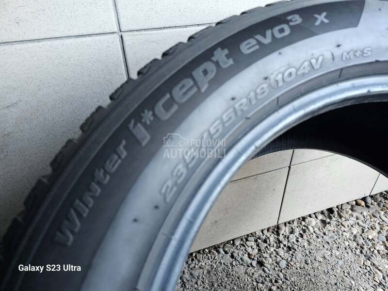 Hankook 235/55 R18 Zimska
