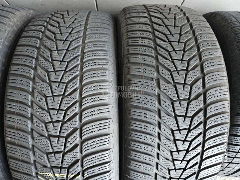 Hankook 235/55 R18 Zimska