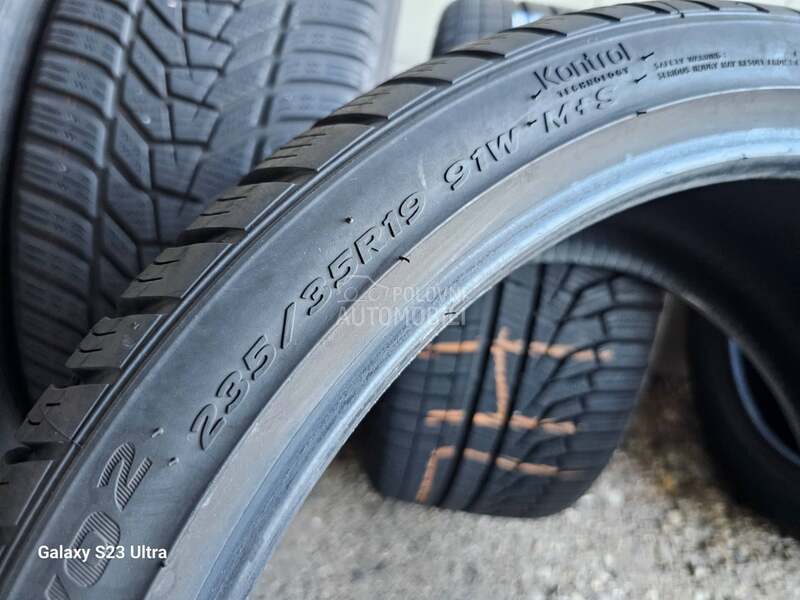 Hankook 235/35 R19 Zimska