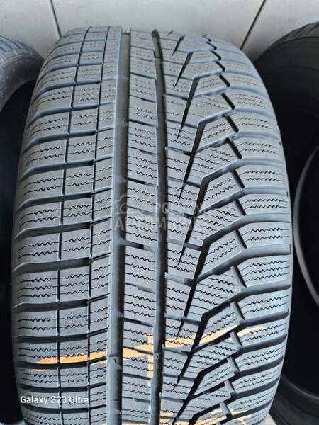 Hankook 235/35 R19 Zimska
