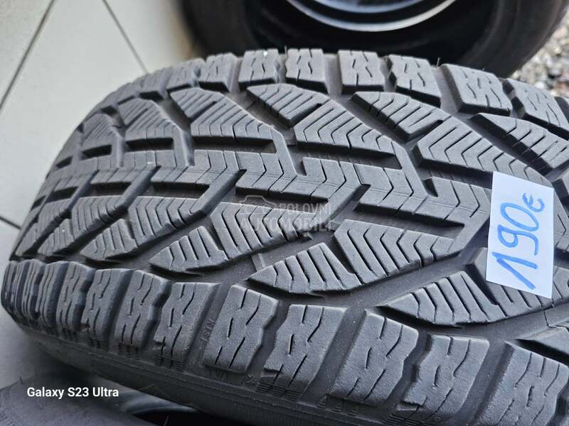 Tigar 215/60 R17 Zimska