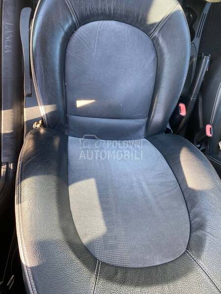 Lancia Ypsilon 1.4 16v MOMODESIGN