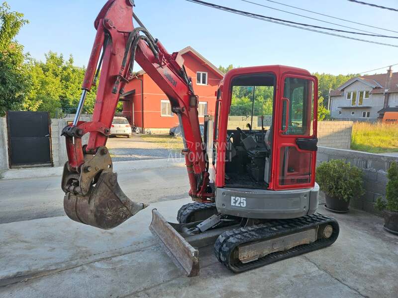 Bobcat e 25