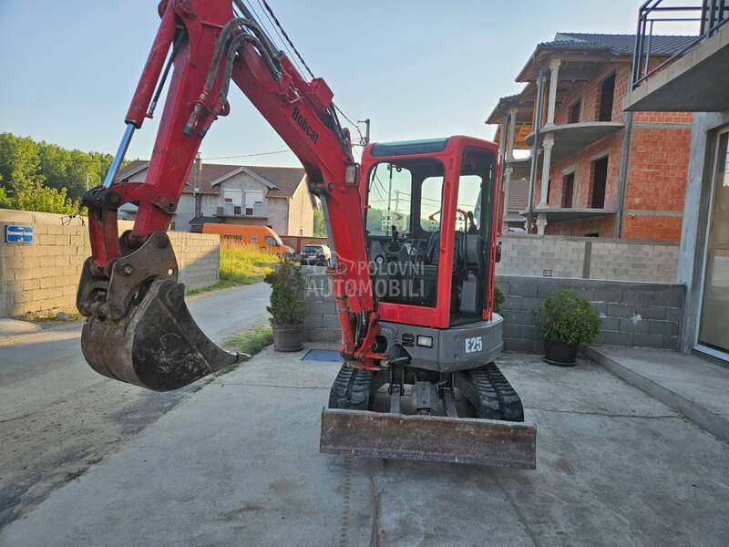 Bobcat e 25