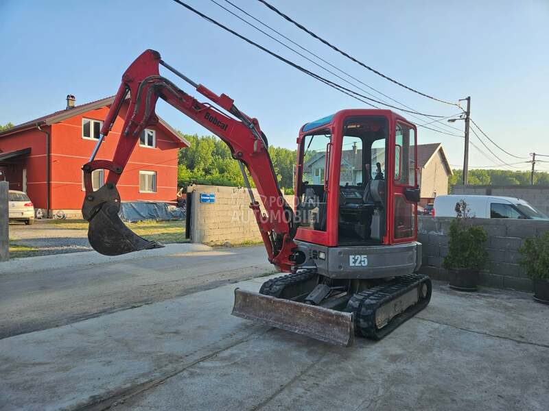 Bobcat e 25