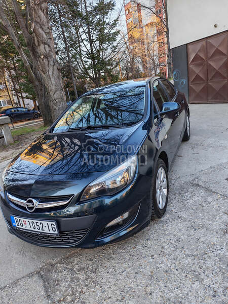 Opel Astra J 