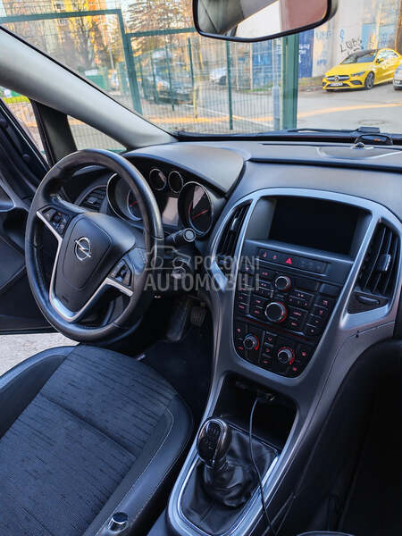 Opel Astra J 