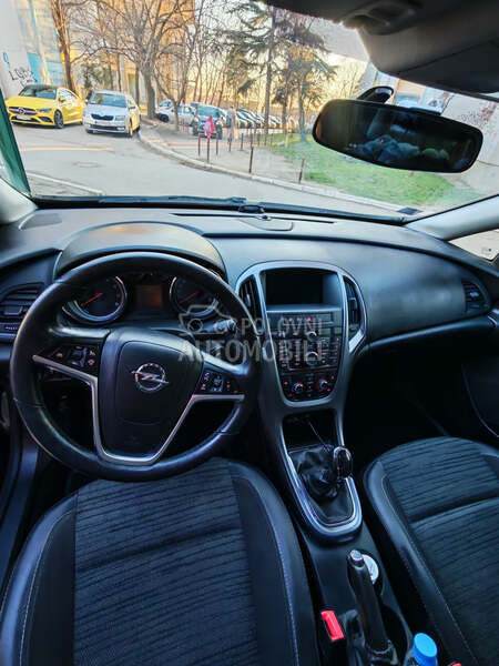 Opel Astra J 