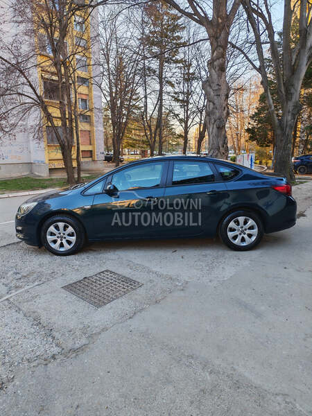 Opel Astra J 