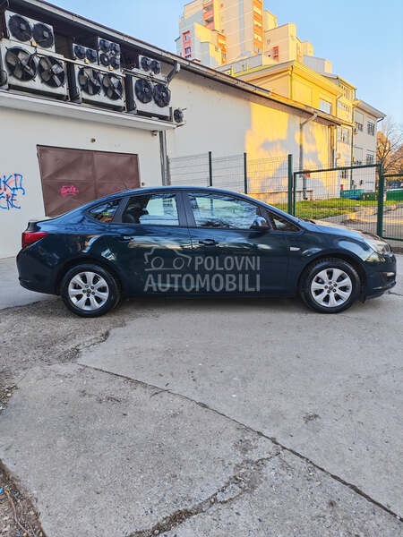 Opel Astra J 