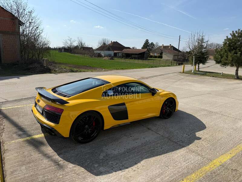 Audi R8 v10 performance