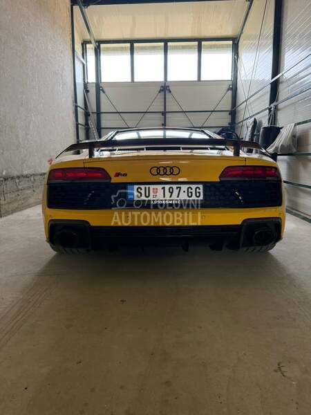 Audi R8 v10 performance