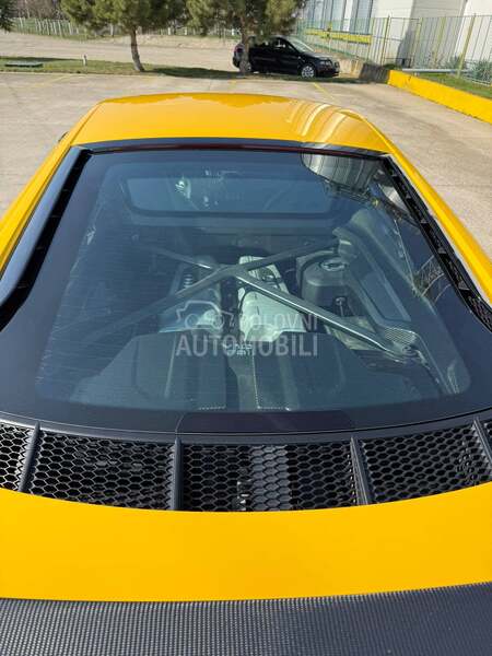 Audi R8 v10 performance