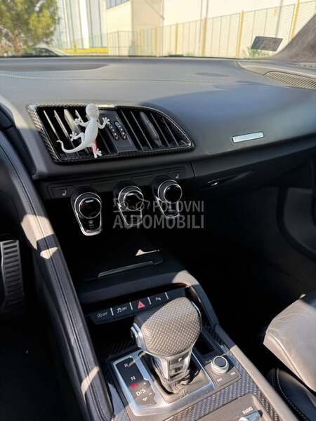 Audi R8 v10 performance