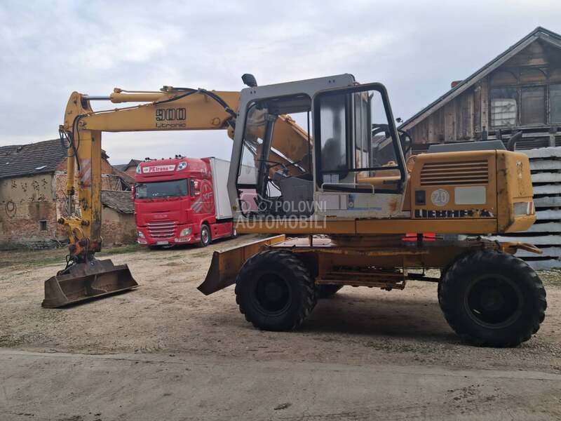 Liebherr 900