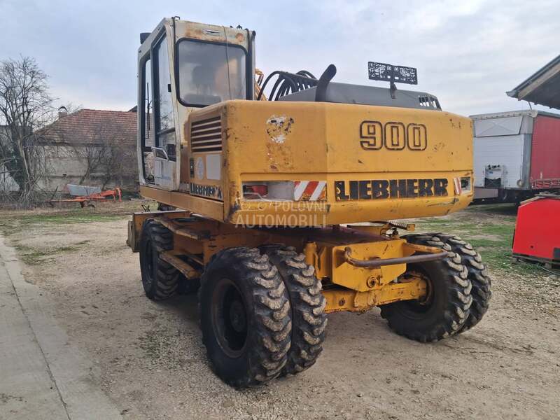 Liebherr 900