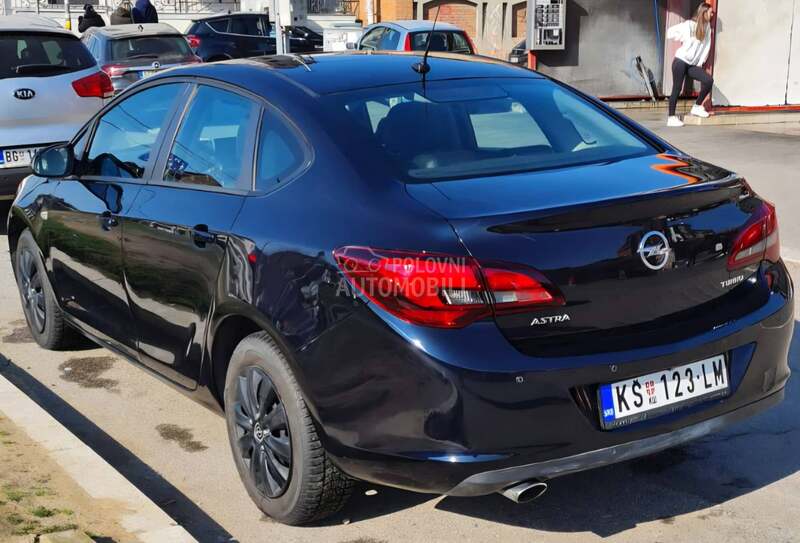 Opel Astra J 