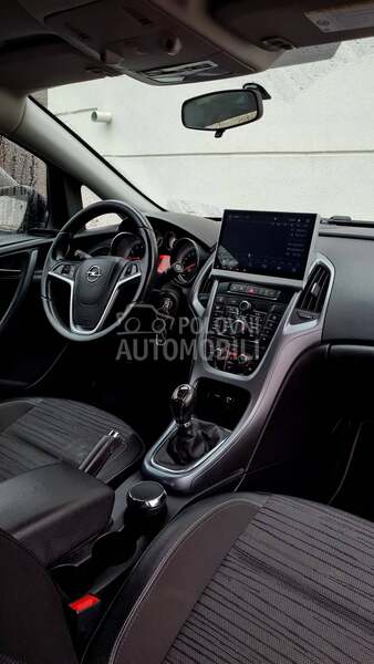 Opel Astra J 