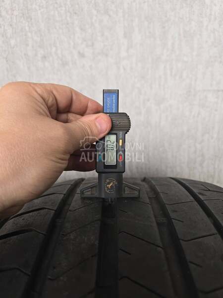 Pirelli 275/35 R23 Letnja