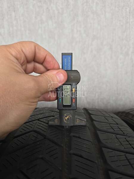 Pirelli 325/35 R22 Zimska