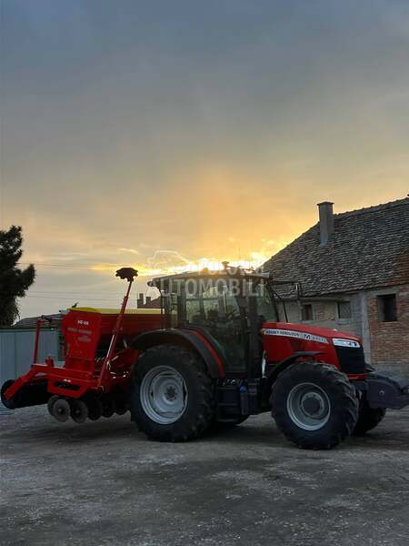 Massey Ferguson M 5711