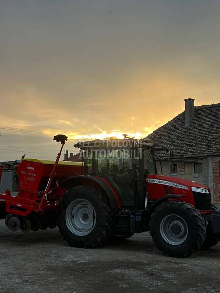 Massey Ferguson M 5711