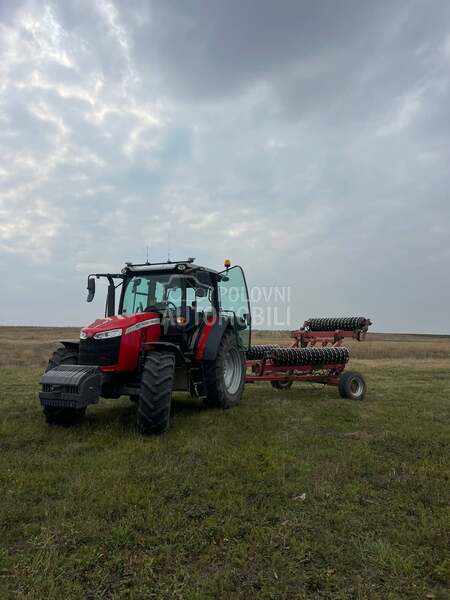 Massey Ferguson M 5711