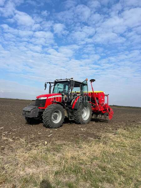 Massey Ferguson M 5711
