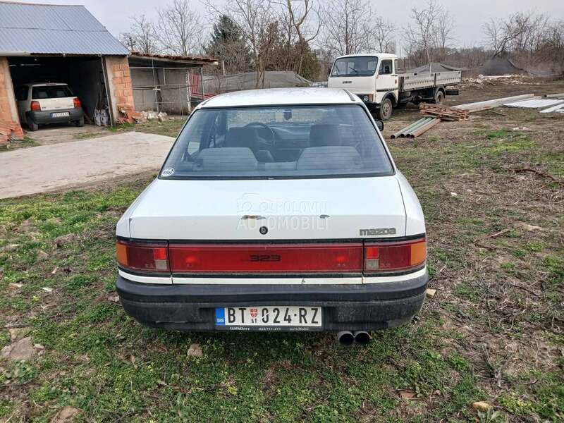 Mazda 323 