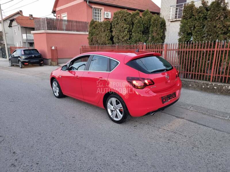Opel Astra J 