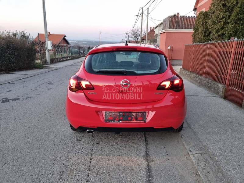 Opel Astra J 