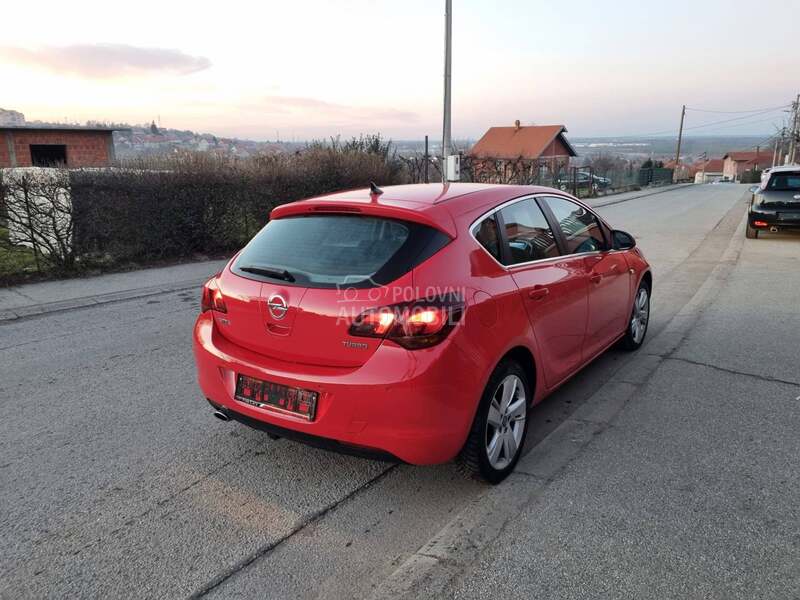 Opel Astra J 