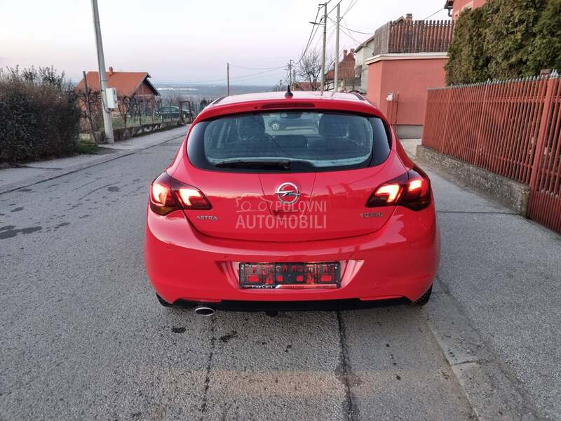Opel Astra J 