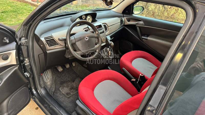 Lancia Ypsilon 