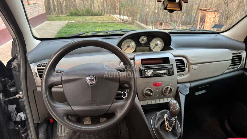 Lancia Ypsilon 