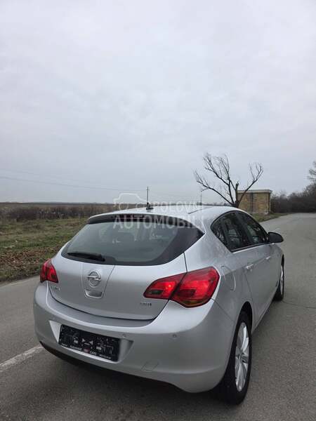 Opel Astra J 