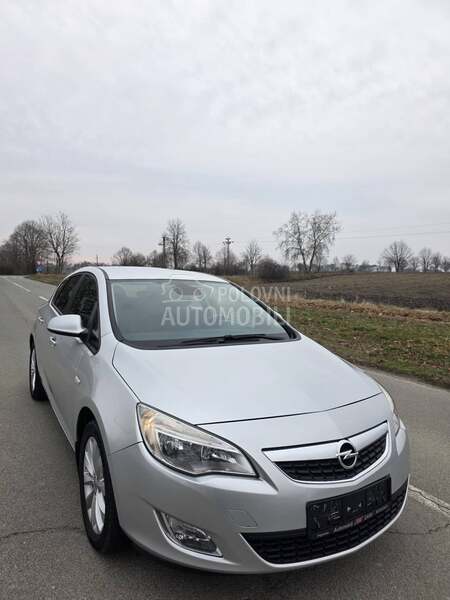 Opel Astra J 