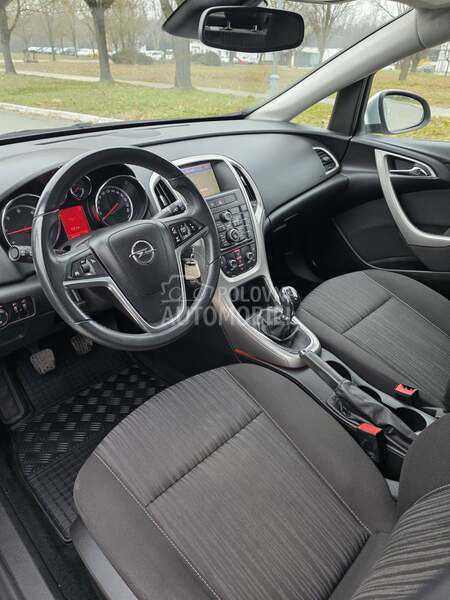 Opel Astra J 