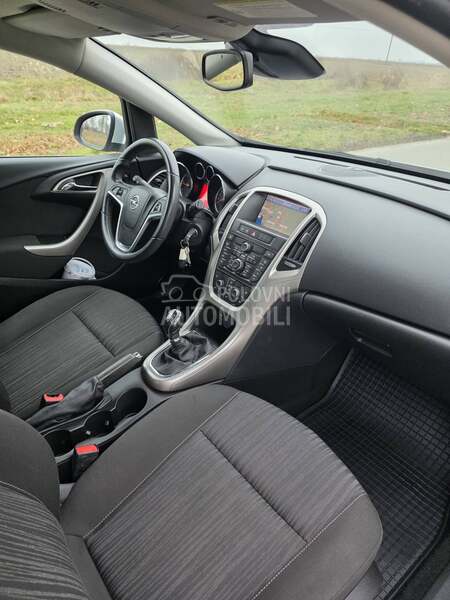Opel Astra J 