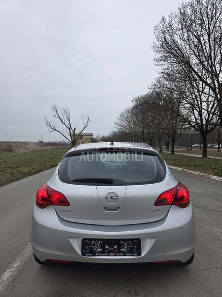 Opel Astra J 